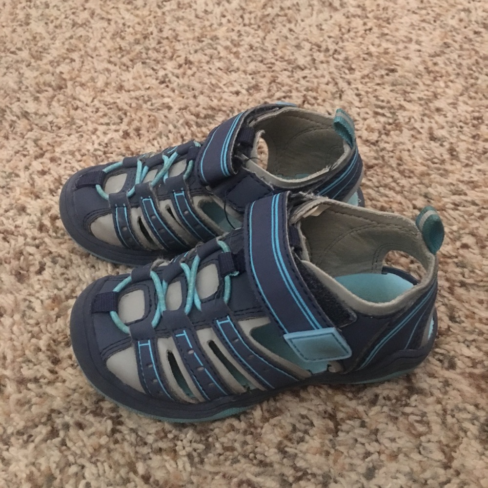 Toddler Boys sandals size 7